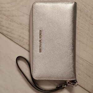 Michael Kors wallet wristlet